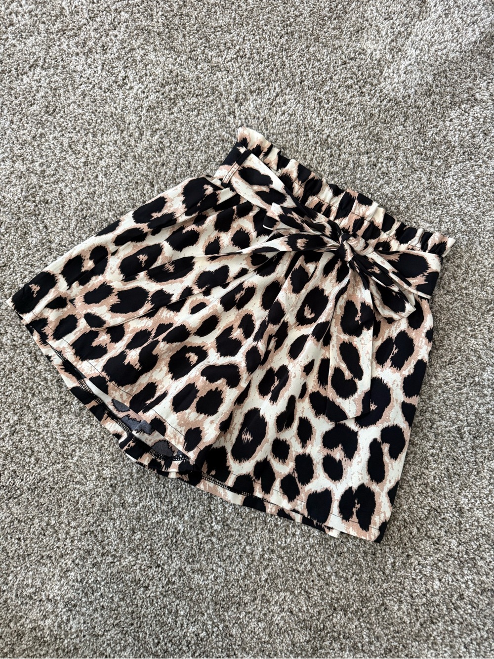🚨Price Drop🚨 NWOT Leopard Print High Waist Paperbag Waist Skorts - Black & Cream